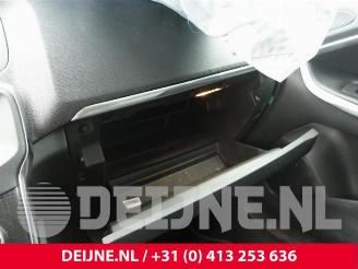Volvo V-40 V40 (MV), Hatchback 5-drs, 2012 / 2019 2.0 D2 16V picture 31