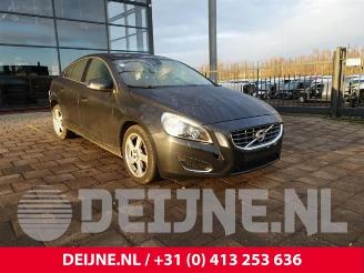 Uttjänta bilar auto Volvo S-60 S60 II (FS), Sedan, 2010 / 2018 2.0 D3 20V 2011/5