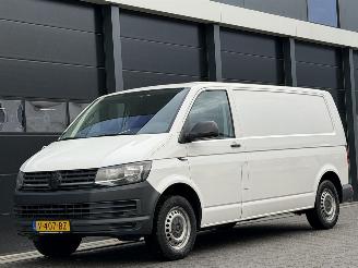 Damaged car Volkswagen Transporter 2.0 TDI L2-H1 Airco EURO-6 2017/1