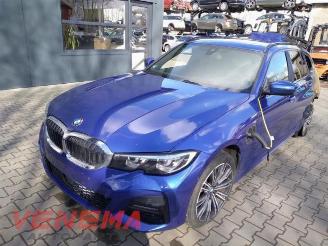 Vrakbiler auto BMW 3-serie 3 serie Touring (G21), Combi, 2019 330e xDrive 2.0 TwinPower Turbo 16V 2022/2