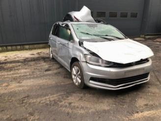 Vrakbiler auto Volkswagen Touran Touran (5T1), MPV, 2015 1.6 TDI 2016/4
