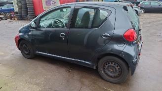 Toyota Aygo 2007 1.0 12v 1KRFE Grijs 1E0 onderdelen picture 3
