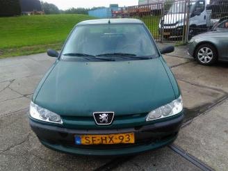 Vrakbiler auto Peugeot 306 306 (7B), Sedan, 1993 / 2002 1.4 SL,SR 1997/9