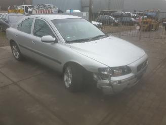 Volvo S-60  picture 2