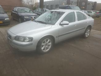 Volvo S-60  picture 1