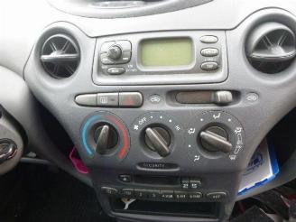 Toyota Yaris 1.0 VVTI picture 15