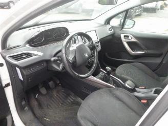 Peugeot 2008 1.6 HDI  9HP picture 20