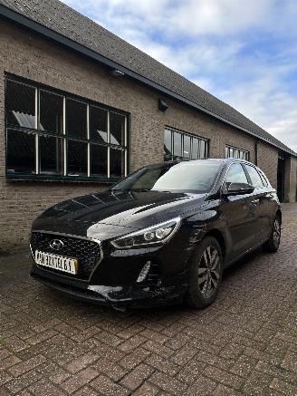 krockskadad bil auto Hyundai I-30  2017/6