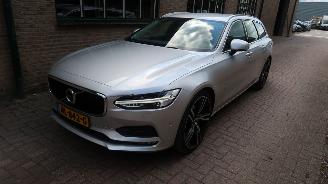 damaged passenger cars Volvo V-90 Volvo V90 2.0 D4 Momentum 2017/3
