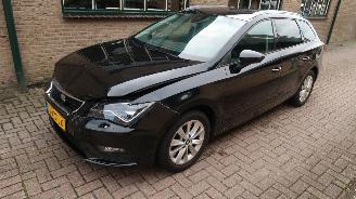 krockskadad bil auto Seat Leon Seat Leon ST 1.0 TSI Style Ultimate Edition 2020/9