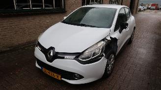 Vaurioauto  passenger cars Renault Clio Renault Clio 1.5 dCi ECO Expression 2016/4