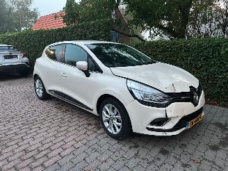krockskadad bil auto Renault Clio 0.9 TCe Bose 2017/5
