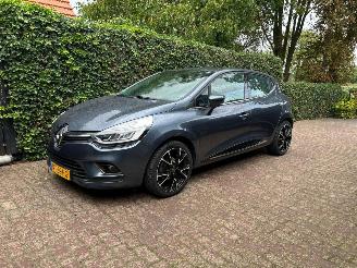 damaged passenger cars Renault Clio 0.9 TCe Intens 2017/4