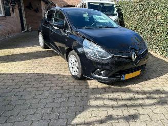 Schadeauto Renault Clio 0.9 TCe Limited 2017/12