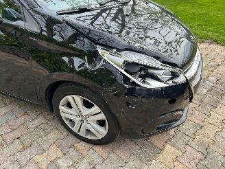 Peugeot 208 1.2 PureTech Signature picture 11