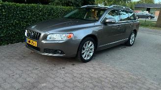 skadebil auto Volvo V-70 2.0 2008/11