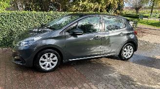 skadebil auto Peugeot 208 1.2 PureTech Blue Lion 2016/10