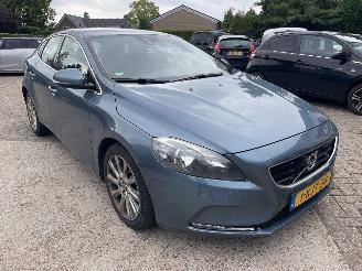 Coche accidentado Volvo V-40 1560cc diesel 2013/5