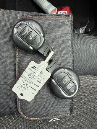 Mini Countryman SE ALL4. Plug in Hybride. ( schroefschade ) incl 3 deuren picture 10
