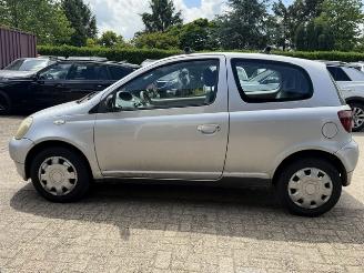 Toyota Yaris 1.3 16v VVT ( INRUIL VERKREGEN ) picture 2