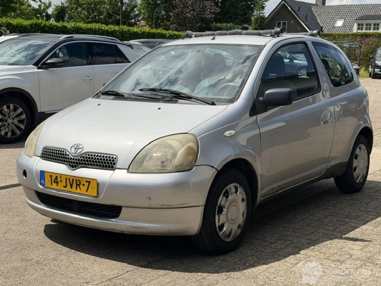 Toyota Yaris 1.3 16v VVT ( INRUIL VERKREGEN )
