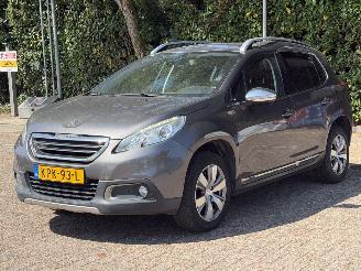 krockskadad bil auto Peugeot 2008 1.2 VTi Acces. TREKHAAK | KLIMA | NAVI | CRUISE CONTROL. 2013/12