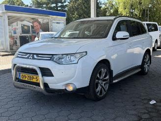 Unfallwagen Mitsubishi Outlander 2.2 Di-D Intense. KLIMA | CRUISE ( INRUIL VERKREGEN ) 2012/10
