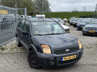 skadebil auto Ford Fusion 1.416V Champion 2007/7