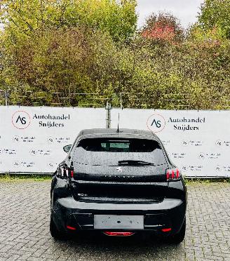 Peugeot 208 Allure picture 5