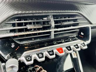 Peugeot 208 Allure picture 10