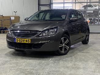 damaged passenger cars Peugeot 308 1.2 VTi Blue Lease 2014/7