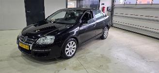 krockskadad bil auto Volkswagen Jetta 1.6 Trendline 2006/1