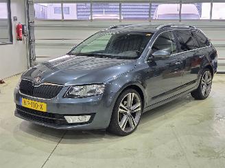 Unfallwagen Skoda Octavia 1.6 TDI Greentech PANO 2017/3