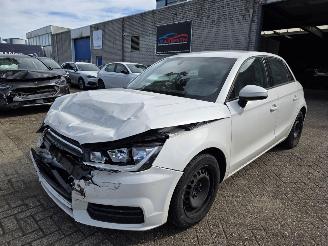 Unfallwagen Audi A1 Sportback 1.0TFSI-Ultra Navi Stoelverw. CruiseControle Airco Pdc 70KW/95PK 2018/8