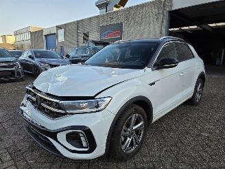 krockskadad bil auto Volkswagen T-Roc 1.5 TSI R-Line DSG Virtual Navi IQ-Light Sport-Mode Massage Camera Sfeerverl. Stoelverw. Trekhaak Ecc Acc 110KW / 150PK 2025/5