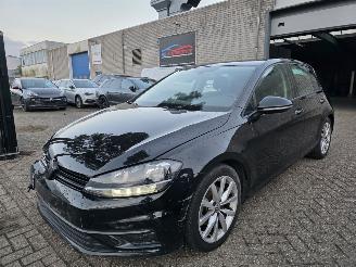 Voiture accidenté Volkswagen Golf 1.5 TSI DSG Camera Keyless Navi Led Acc Ecc Coming-Home 110KW/150PK 2020/5