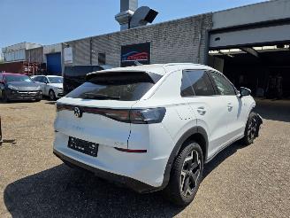 skadebil auto Volkswagen T-Roc R-Line 1.5eTSI IQ-Light Drive-Mode Camera Virtual Keyless Sfeerverl. Trekhaak 110KW / 150PK 2026/2