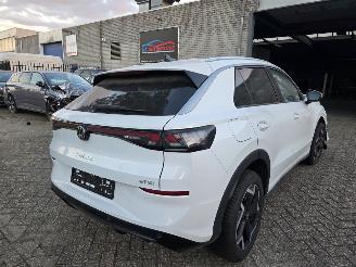 skadebil auto Volkswagen T-Roc 1.5eTSI R-Line IQ-Light Drive-Mode Camera Virtual Keyless Sfeerverl. Trekhaak 110KW / 150PK 2026/2