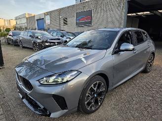 Voiture accidenté BMW 1-serie 120 M-Pack Pano Virtual Keyless Memory Led Camera Acc Lane-Assist Sfeerverl. 125KW / 170PK 2026/5