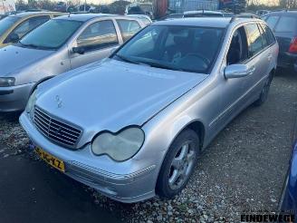 Coche siniestrado Mercedes C-klasse C Combi (S203), Combi, 2001 / 2007 2.6 C-240 18V 2002/3