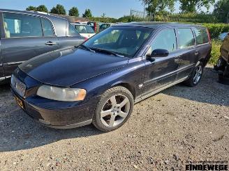 Vrakbiler auto Volvo V-70 V70 (SW), Combi, 1999 / 2008 2.5 T 20V AWD 2005/10