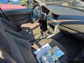 Opel Astra Astra H (L48), Hatchback 5-drs, 2004 / 2014 1.6 16V picture 4