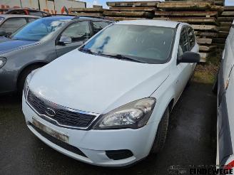 Vrakbiler auto Kia Cee d Cee'd (EDB5), Hatchback 5-drs, 2006 / 2012 1.6 CRDi 16V 2011/11
