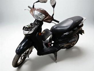 uszkodzony skutery Peugeot  50 TWEET 2013/1