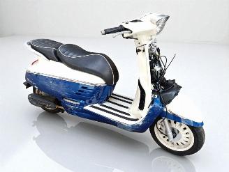 Schade scooter Peugeot  50 DJANGO 2019/3
