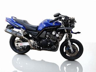 uszkodzony motocykle Yamaha FZ 6 Fazer  2002/9