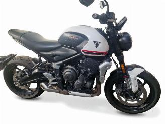 krockskadad bil motor Triumph Trident 660  2022/8