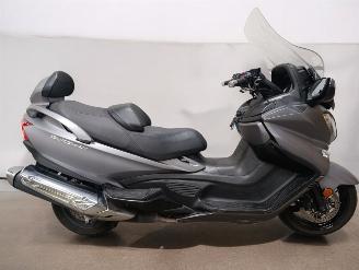 krockskadad bil bromfiets Suzuki  BURGMAN 2019/5