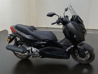 uszkodzony skutery Yamaha Xmax  2021/4