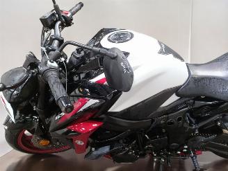 Suzuki GSX 750  picture 11